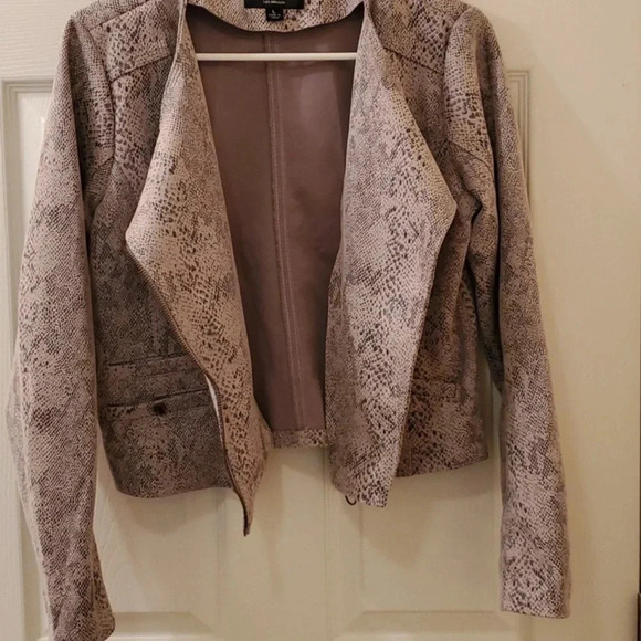 Haute Monde Motorcycle crop Snakeskin jacket - size large. J - Picture 9 of 12